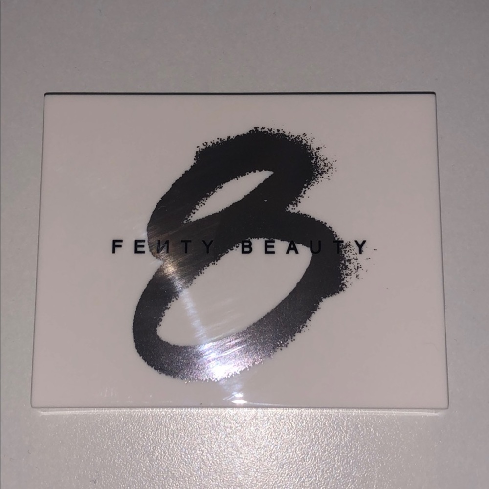 Fenty Beauty #8 eyeshadow palette